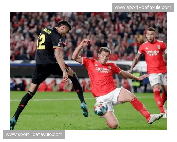 梦回欧罗巴之巅：阿贾克斯vs曼联，这段视频里藏着足球最纯粹的宿命与荣光